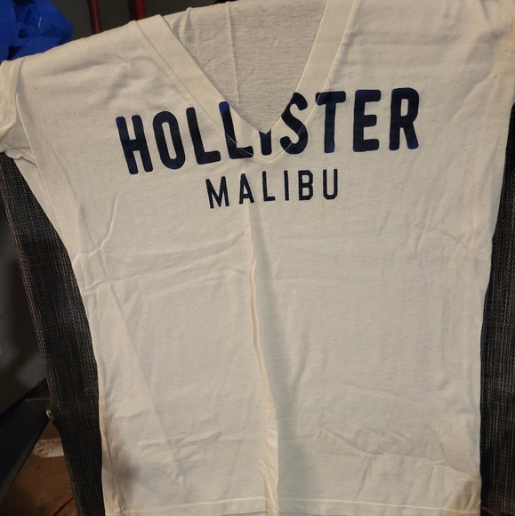 Hollister V-Neck Tee - Picture 2 of 3